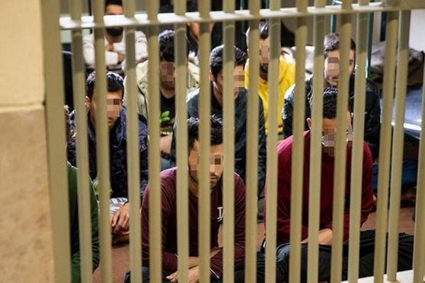 سجناء سياسيون في إيران: حل الأوضاع الراهنة يكمن في إعادة السلطة إلى الشعب