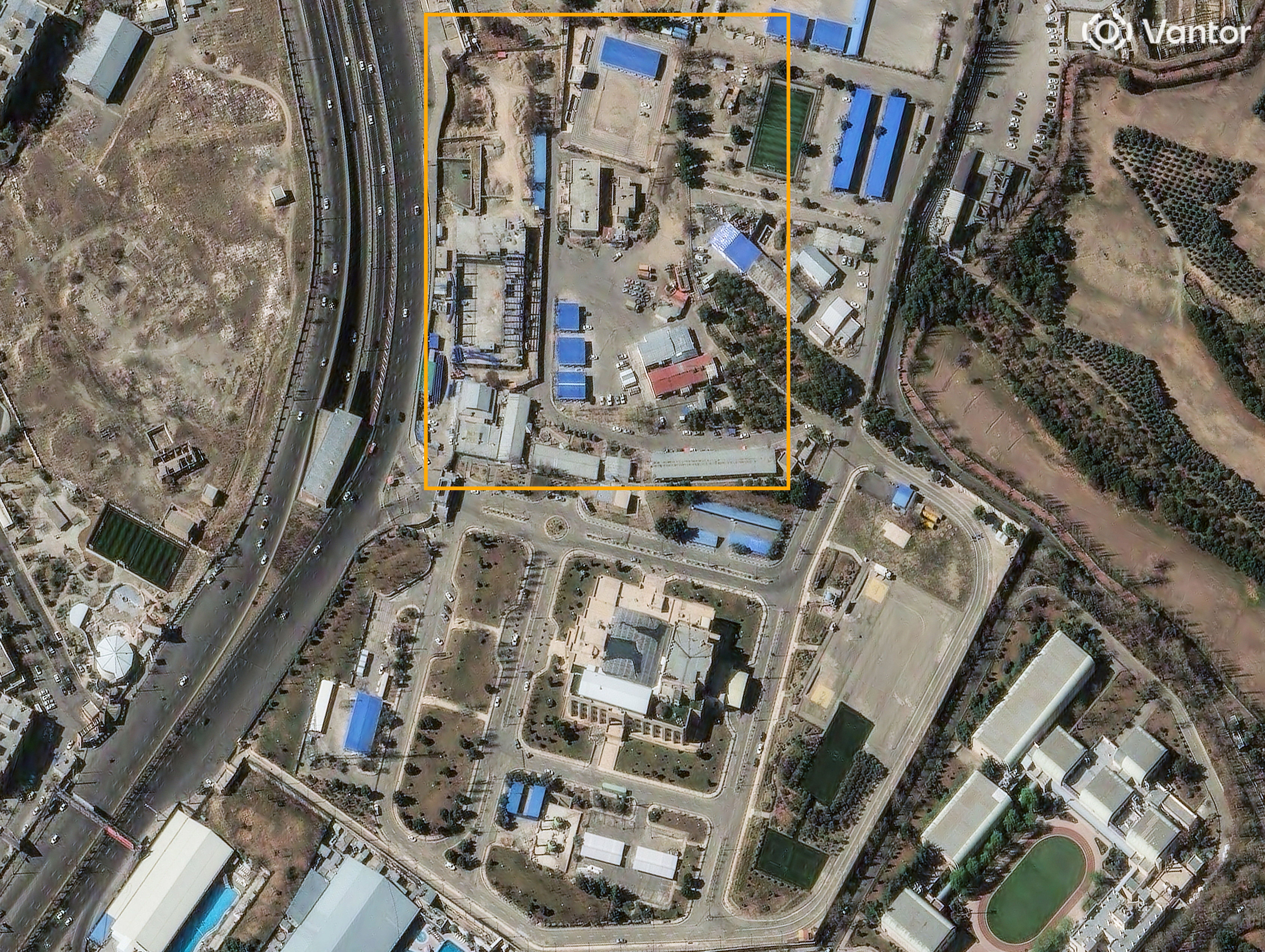 مرکز فرماندهی سپاه پاسداران پیش از حمله، ۷ بهمن‌