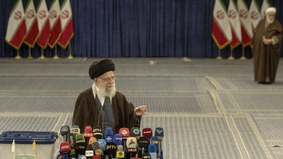 فری بیکن: روزنامهنگاری که گروگانهای اسرائیلی را نگه میداشت با تهران مرتبط بود