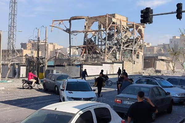 چندین کلانتری در حملات صبح پنجشنبه، هدف قرار گرفتند