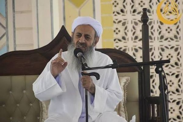 خطيب أهل السنة في إيران يدعو إلى وقف الإعدامات في البلاد