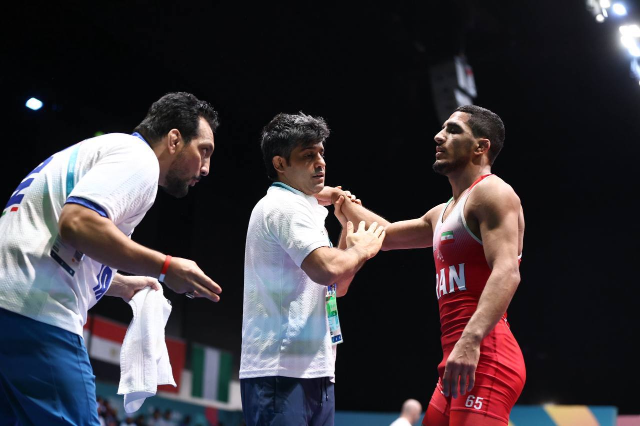 رحمان عموزاد قهرمان کشتی بازی‌های کشورهای اسلامی شد