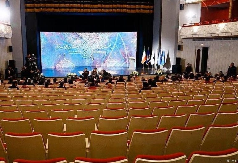 شکست تلاش حکومت‌ برای کم‌اهمیت جلوه دادن تحریم «‌جشنواره تئاتر و فیلم فجر»