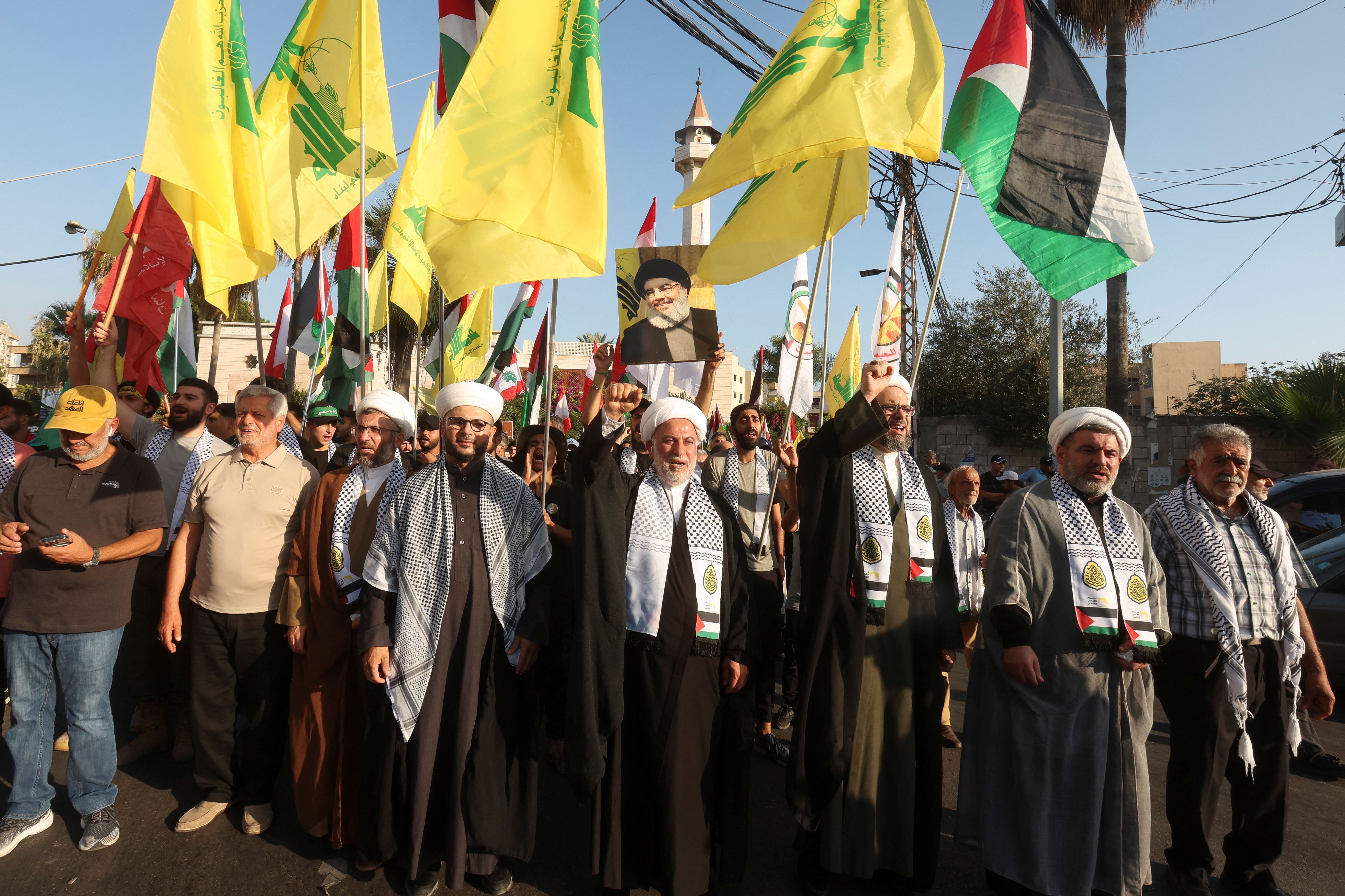 کانال ۱۱ اسرائیل از عملیات ارتش لبنان برای جمع‌آوری تسلیحات حزب‌الله در جنوب کشور خبر داد