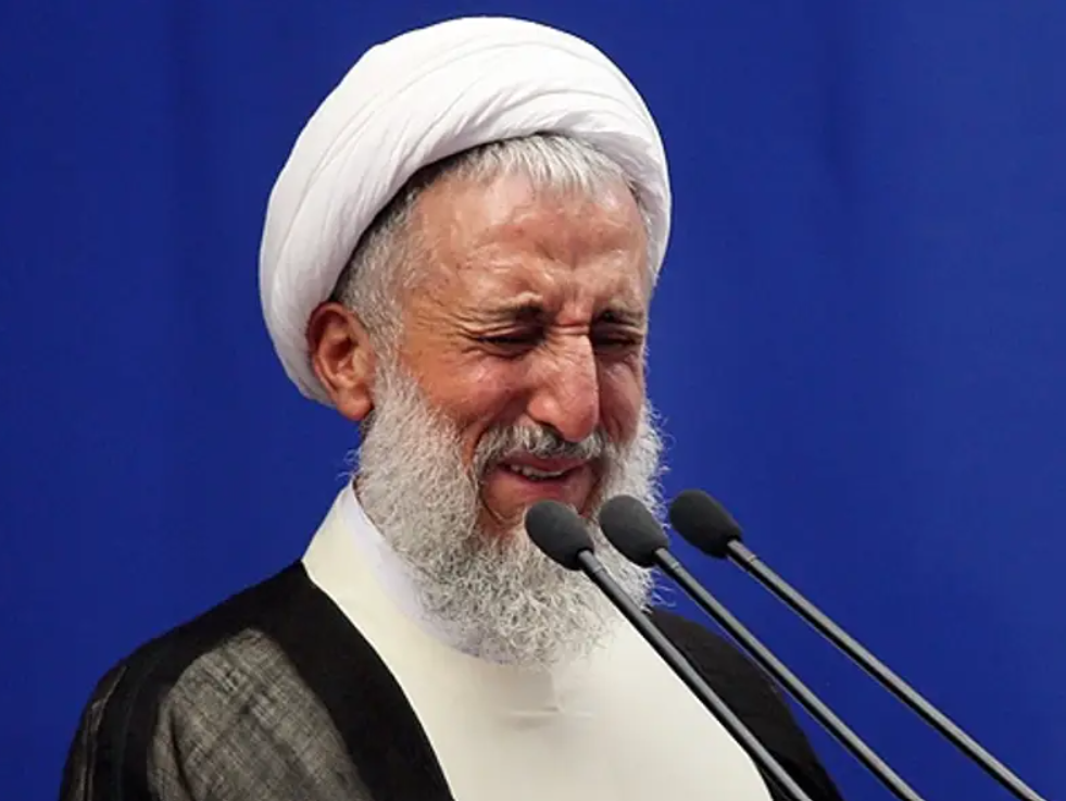 الكشف عن فضائح الفساد المالي لخطيب جمعة طهران وعائلته