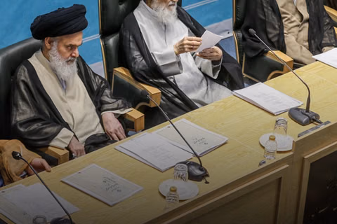 "خبراء القيادة" الإيراني يطالب بـ"التنفيذ الحازم" لقانون الحجاب والرد على تهديدات أميركا