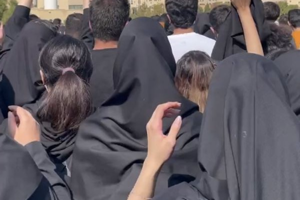 الإضرابات ومقاطعة المحاضرات تتواصل في الجامعات الإيرانية.. احتجاجا على طرد الطلاب وخطفهم