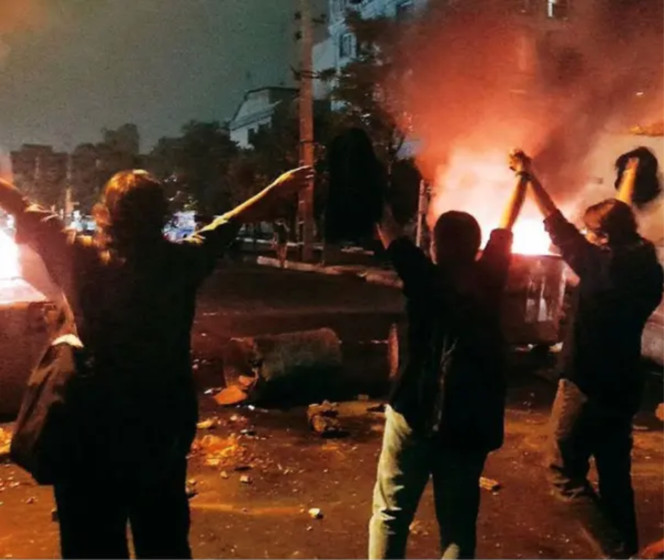 البيت الأبيض: سنفرض عقوبات شديدة على مرتكبي العنف ضد المتظاهرين الإيرانيين