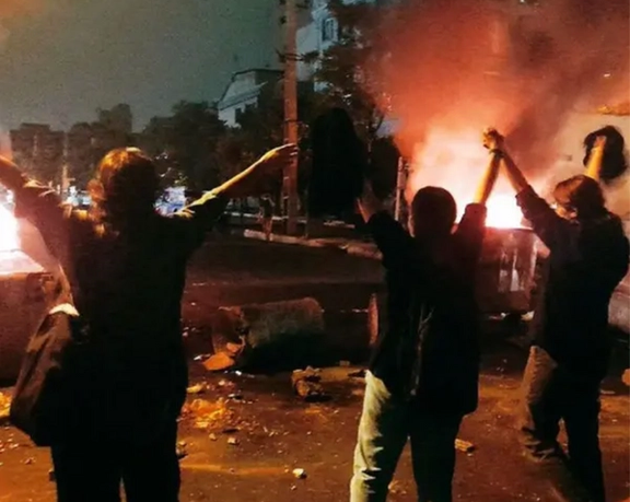 البيت الأبيض: سنفرض عقوبات شديدة على مرتكبي العنف ضد المتظاهرين الإيرانيين