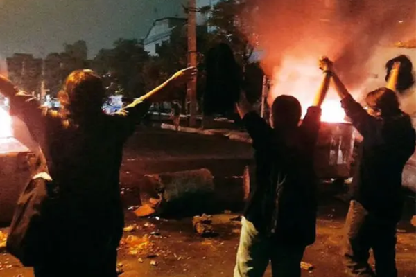 البيت الأبيض: سنفرض عقوبات شديدة على مرتكبي العنف ضد المتظاهرين الإيرانيين