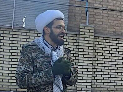 الاعتداء على أحد الملالي في طهران وإصابته بجروح