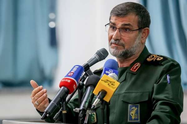 نیروی دریایی سپاه: اگر اجازه عبور ندهند، تصمیم بزرگان را درباره تنگه هرمز اجرا میکنیم