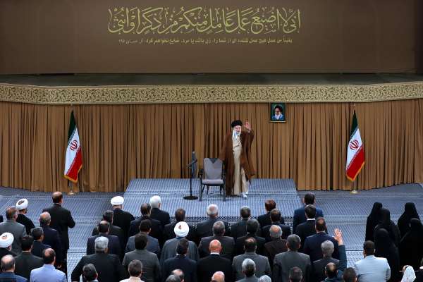متجاهلا تراجع نفوذ بلاده.. المرشد الإيراني: من يصفوننا بالضعف "واهمون"
