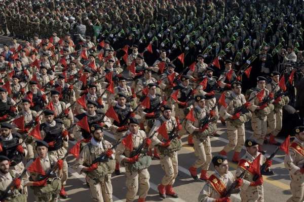 شماری از فعالان حقوق بشر در طوماری خواستار تروریست شناختن سپاه در بریتانیا شدند