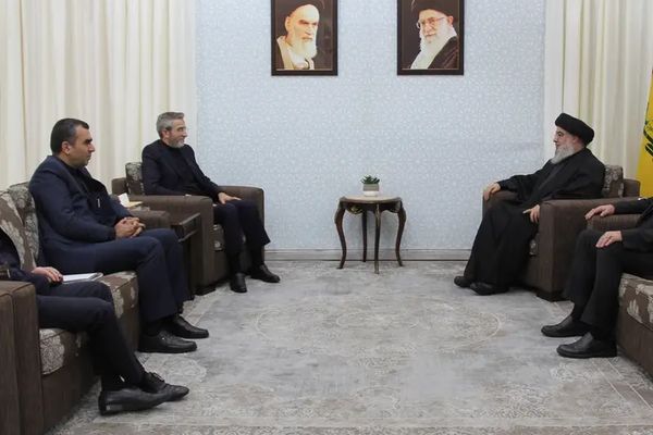 تقرير معهد أوروبي: إيران توسع نفوذها في سوريا ولبنان و"قلقة" من التقارب العربي مع دمشق