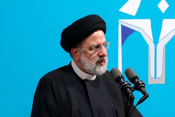 الرئيس الإيراني يعترف بفاعلية دعوات الإضراب ويشدد على "تقييد الإنترنت" لمواجهة الاحتجاجات
