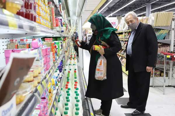 أسعار المواد الغذائية في إيران تواصل الارتفاع.. ومخاوف من عجز الحكومة