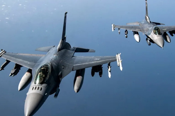 واشنطن ترسل المزيد من مقاتلات F-16 إلى المنطقة لمنع إيران من الاستيلاء على السفن