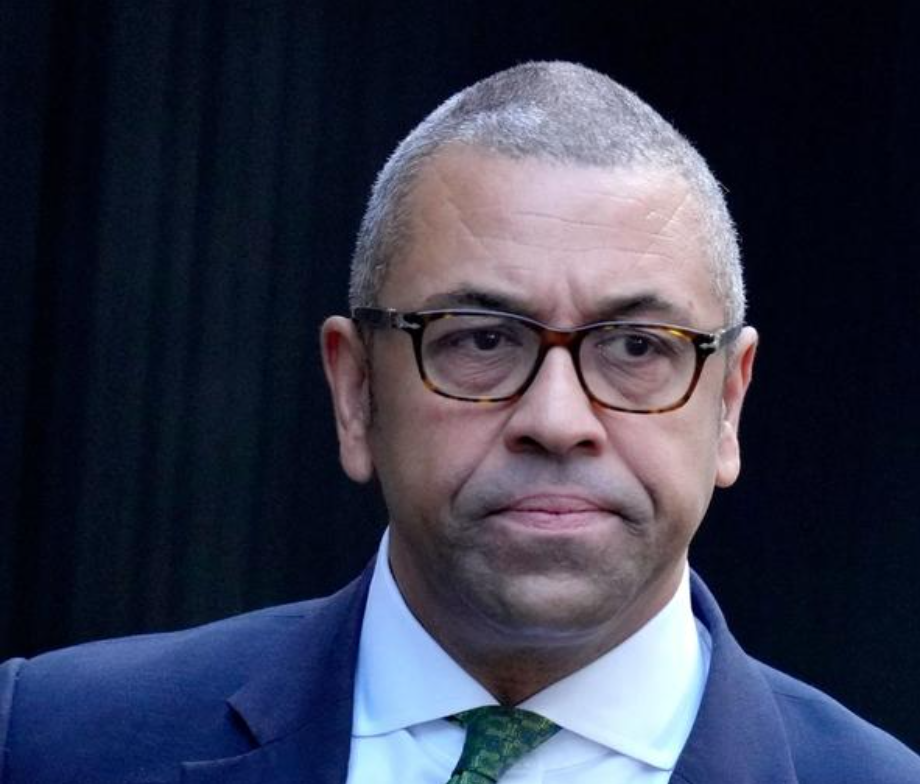 وزير خارجية بريطانيا يؤكد على حماية الصحفيين العاملين في وسائل الإعلام الناطقة بالفارسية