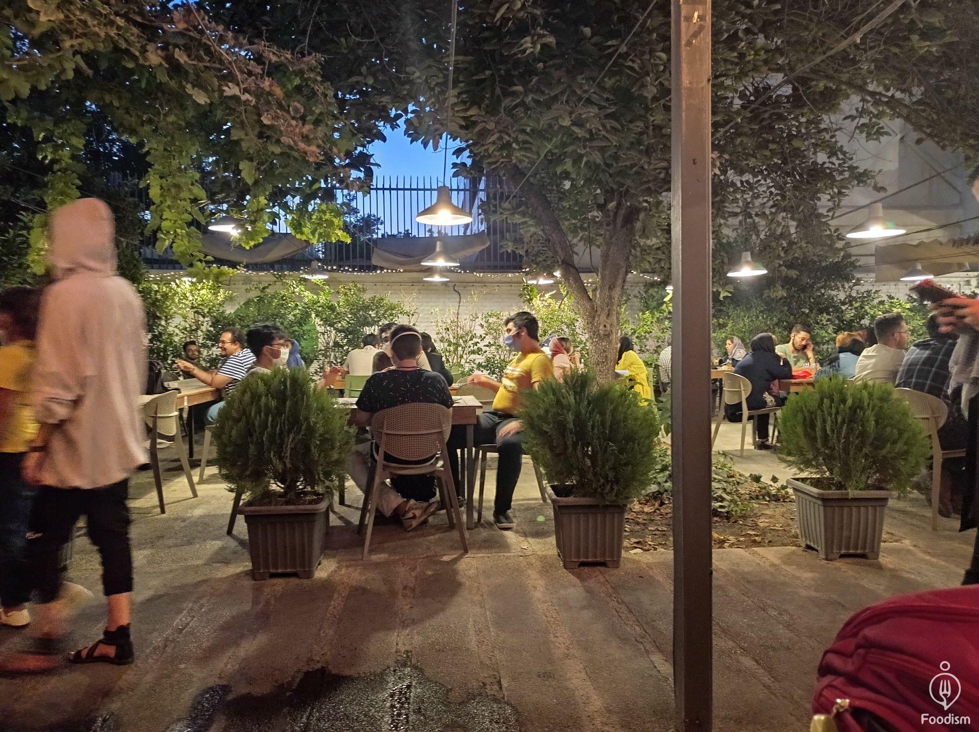 موج تازه تحمیل سبک‌ زندگی: پلمب فله‌ای کافه‌ها در شیراز، گسترده‌تر شدن گشت‌های ارشاد 