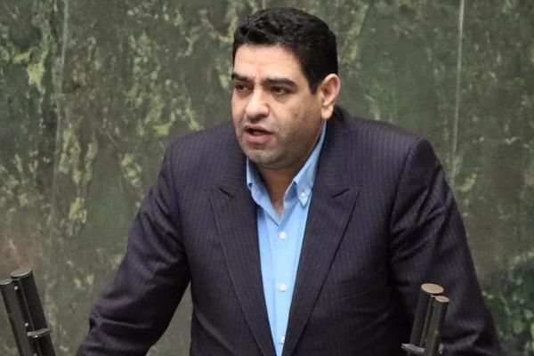 بیگدلی، نماینده مجلس: با هزار مکافات آب شرب را به روستا میبریم که باغچه آب بدهند