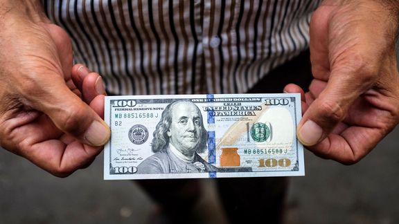 در پی حملات حماس به اسرائیل قیمت دلار در ایران از ۵۳ هزار تومان هم عبور کرد