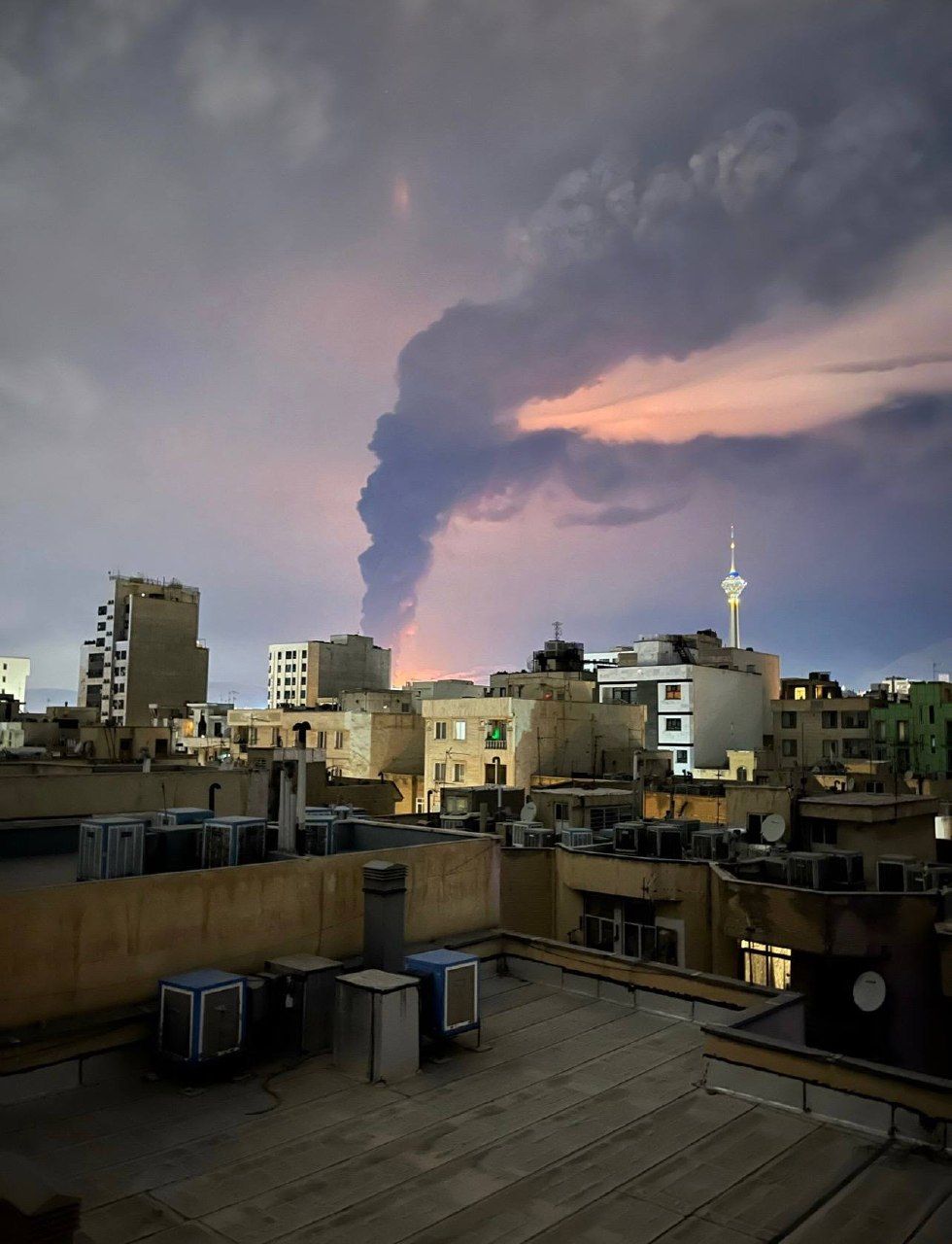 همزمان با اعلام آتش‌بس، تعدادی از شهرهای ایران هدف حملات هوایی قرار گرفتند