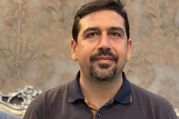 اعتقال طبيب إيراني لنشره صورة لـ"الكباب" ليلة مقتل قيادي بالحرس الثوري في سوريا