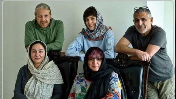 Some of the actors in the film, Why aren't you crying?
