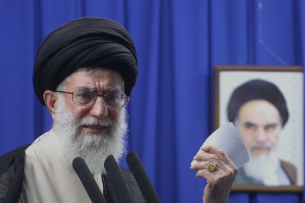 سبع أزمات كبرى تهدد خامنئي.. ومستقبل النظام الإيراني أصبح غامضًا