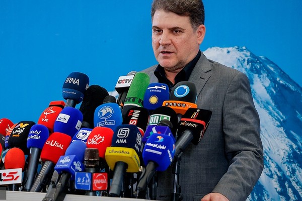 متحدث الداخلية الإيرانية: وصف قاليباف وبزشكيان وعراقجي بـ"المساومين" يُعد خيانة كبرى