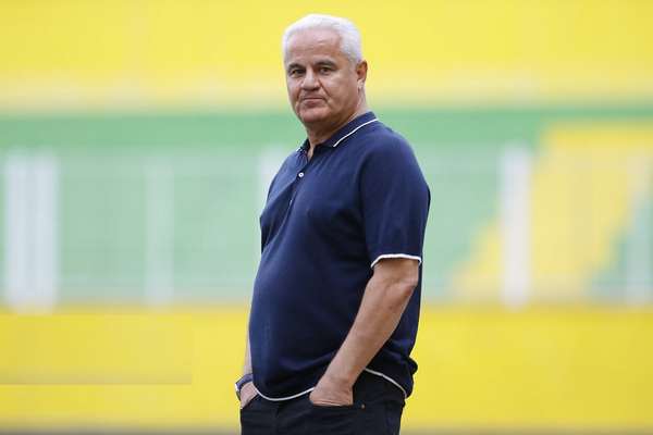 انتقاد فرشاد پیوس از هاشمیان: اگر چنین نتایجی با پرسپولیس میگرفتم، استعفا میدادم