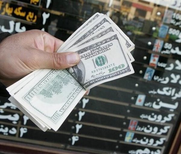 وسط مخاوف من تغيرات في سوق العملات.. "المركزي الإيراني" يعد الصيارفة بـ"عهد جديد"