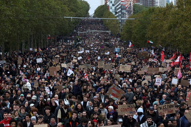 صدها هزار نفر در فرانسه تظاهرات کردند؛ در چند شهر درگیری‌هایی پراکنده رخ داد