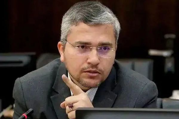 برلماني إيراني: لن يمر لتر واحد من النفط عبر مضيق هرمز دون إذننا