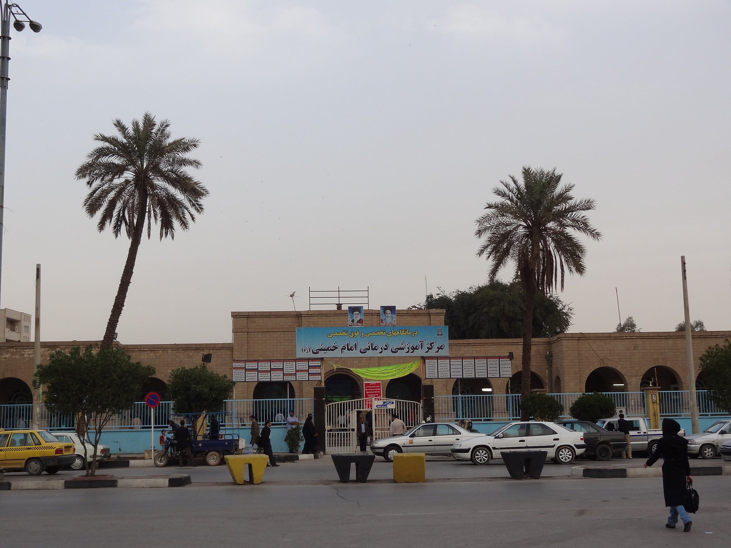 پیام مخاطب از حکومت نظامی: بسیجی‌ها به بخش چشم بیمارستان اهواز حمله کردند