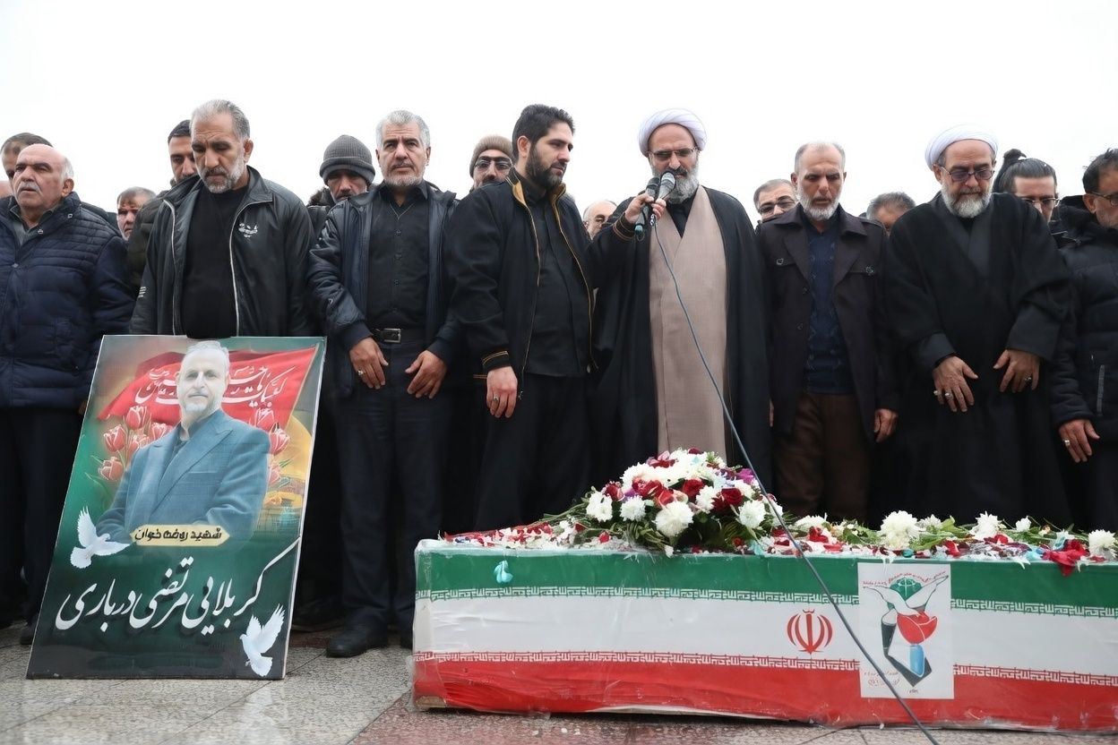 خبرگزاری تسنیم: مرتضی درباری، فرمانده پایگاه بسیج، در حمله به ایست بازرسی در تهران کشته شد