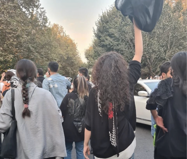 شماری از فعالان حقوق زنان درباره افسارگسیختگی جنسی عمال سرکوب‌ جمهوری اسلامی هشدار دادند 