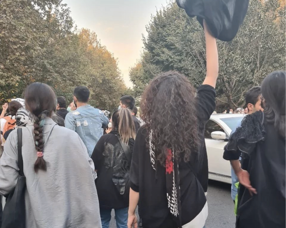 شماری از فعالان حقوق زنان درباره افسارگسیختگی جنسی عمال سرکوب جمهوری اسلامی هشدار دادند