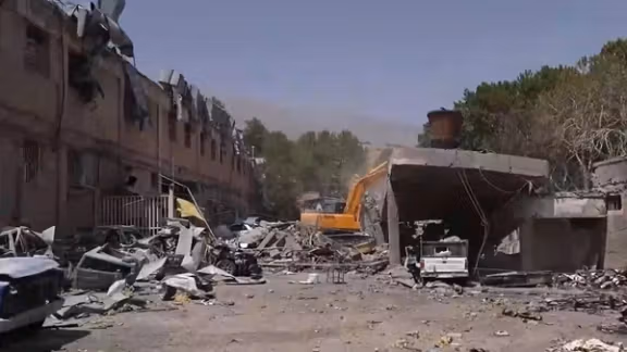 فاکسنیوز: اسرائیل قبل از حمله، به رییس اوین هشدار داده بود زندانیان را آزاد کند