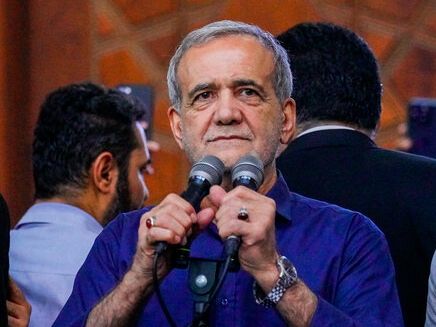 فعال اصلاحطلب درباره سیاست خارجی: به مصلحت پزشکیان نیست بدون اجازه خامنهای حرکتی بکند