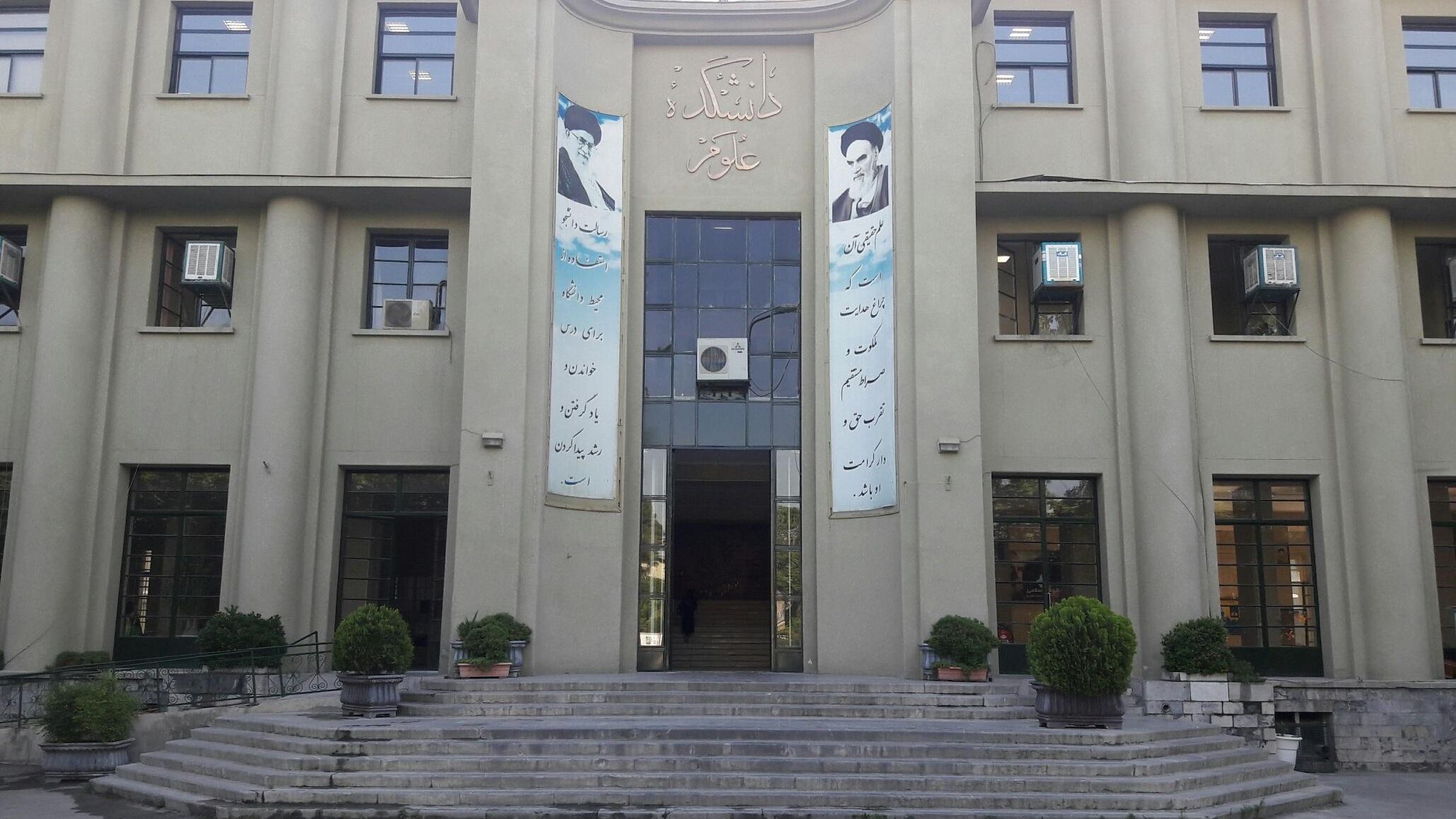 مسؤول إيراني سابق: 12 ألف أستاذ جامعي هاجروا  من البلاد خلال العقد الماضي