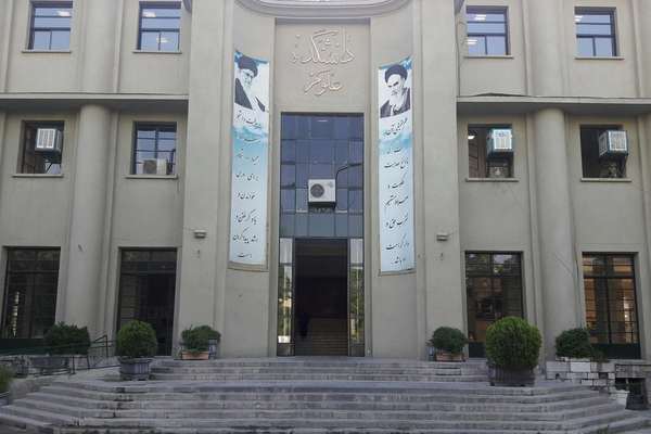 مسؤول إيراني سابق: 12 ألف أستاذ جامعي هاجروا من البلاد خلال العقد الماضي