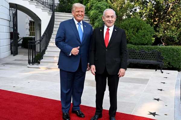 "واشنطن بوست": عندما أعلن ترامب وقف إطلاق النار كانت إسرائيل على وشك إسقاط النظام الإيراني