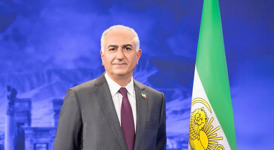 دفتر شاهزاده رضا پهلوی: به جهان نشان دهید تیم واقعی ایران، مردم ایران هستند