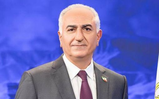 بهلوي يطالب الإيرانيين بترديد الشعارات من المنازل وأسطح المباني مساء 14 و15 فبراير