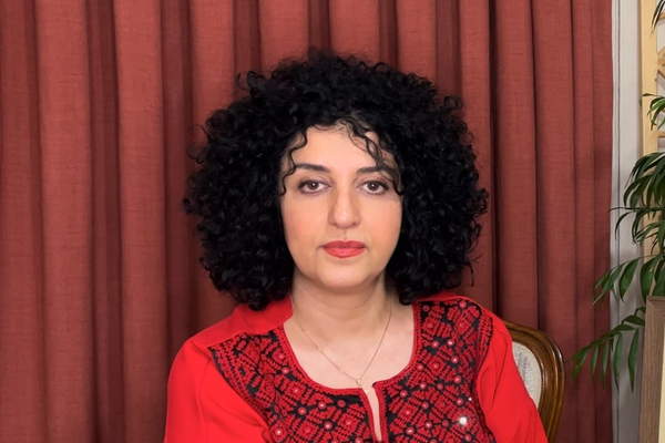 "هيومن رايتس" تطالب بالإفراج غير المشروط عن الناشطة الإيرانية الحائزة على نوبل نرجس محمدي
