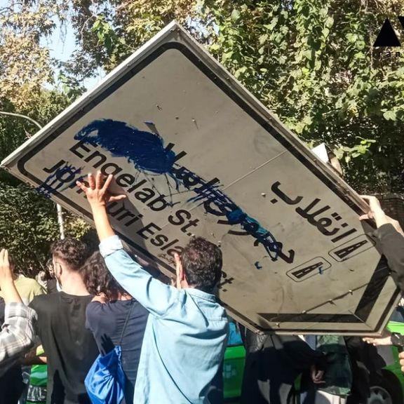 یادداشت روزنامه اعتماد درباره نمایشی بودن «عفو» زندانیان سیاسی از سوی علی خامنهای