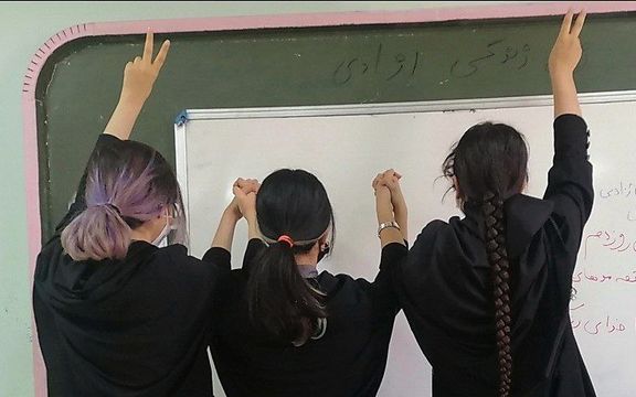 نظرسنجی موسسه گمان و تونی بلر: ۷۴ درصد افراد بالای ۵۰ سال هم مخالف حجاب اجباریاند