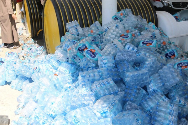 بعد وفاة شخصين في عُمان.. الإمارات تحظر استيراد المياه المعدنية من إيران